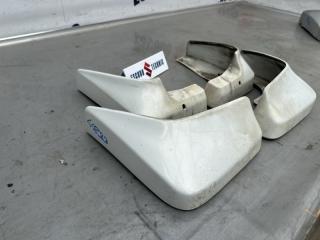 Брызговики комплект SUZUKI ESCUDO TD54W J20A 7226165J00 2 ракурс