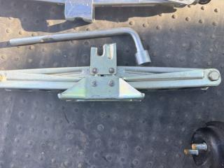 Домкрат SUZUKI ESCUDO TD54W J20A 89910-65JL1 1 ракурс