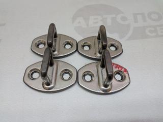 Фото запчасти ответная часть замка двери Volkswagen Polo 2012 Б/У запчасть Запчасть ответная часть замка двери Volkswagen Polo 2012