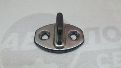 Фото запчасти ответная часть замка двери задняя левая Volkswagen Tiguan 2010 Б/У запчасть Запчасть ответная часть замка двери задняя левая Volkswagen Tiguan 2010