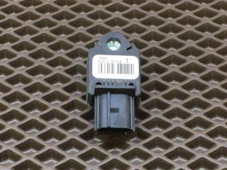 Датчик AIR BAG правый Toyota Avensis 2004