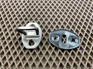 Фото запчасти ответная часть замка двери передняя правая Volkswagen Polo Sed RUS 2012 Б/У запчасть Запчасть ответная часть замка двери передняя правая Volkswagen Polo Sed RUS 2012