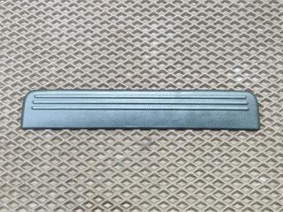 Запчасть накладка порога (внутренняя) задняя правая Nissan Bluebird 1999