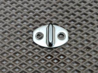 Фото запчасти ответная часть замка двери Volkswagen Passat 2011 Б/У запчасть Запчасть ответная часть замка двери Volkswagen Passat 2011