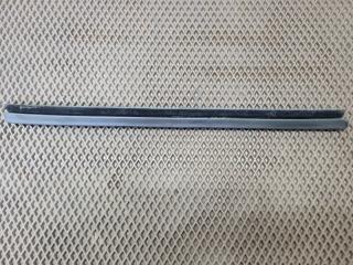 Запчасть уплотнитель стекла двери задний правый BMW 3-Series 2009