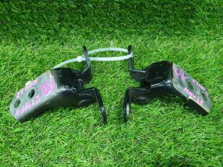Петля дверная правая передняя LEXUS RX400H MHU38 68710-33030 1 ракурс
