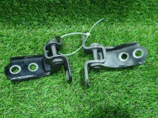 Петля дверная правая передняя LEXUS RX400H MHU38 68710-33030 2 ракурс