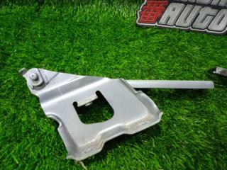 Петля капота AUDI A4 8K2 CAEB 8K0823301D 2 ракурс
