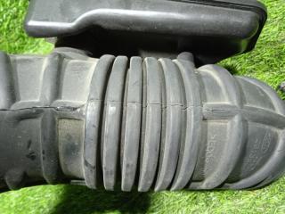 Патрубок воздушн.фильтра KIA MOHAVE HM D6EA 28138-2j100 4 ракурс