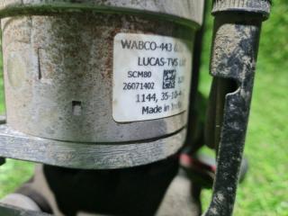 Компрессор подвески BMW 7-SERIES F02 N54B30A 37206875176 3 ракурс