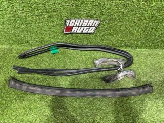 Уплотнительная резинка капота BMW 7-SERIES F01 N54B30 51767183828 2 ракурс Уплотнительная резинка капота BMW 7-SERIES F01 N54B30 51767183828 2 ракурс