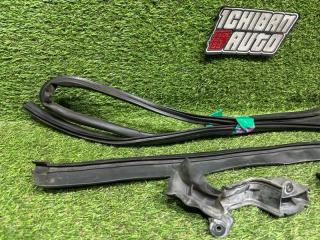 Уплотнительная резинка капота BMW 7-SERIES F02 N63B44A 51767183828 3 ракурс Уплотнительная резинка капота BMW 7-SERIES F02 N63B44A 51767183828 3 ракурс