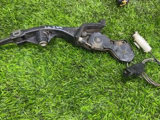 Доводчик двери левый задний TOYOTA NOAH AZR65G 8500628021 3 ракурс