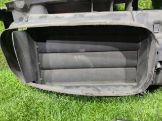 Решетка радиатора BMW 5-SERIES F10 N52B30A 51747200824 2 ракурс Решетка радиатора BMW 5-SERIES F10 N52B30A 51747200824 2 ракурс