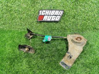Крепеж запаски HYUNDAI GRAND STAREX TQ D4CB 628004H000 1 ракурс Крепеж запаски HYUNDAI GRAND STAREX TQ D4CB 628004H000 1 ракурс