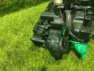 Коллектор впускной AUDI A4 8K2 CAEB 06H133201AF 5 ракурс