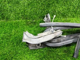 Уплотнительная резинка капота передняя BMW 7-SERIES F01 N54B30 51767199435 3 ракурс Уплотнительная резинка капота передняя BMW 7-SERIES F01 N54B30 51767199435 3 ракурс