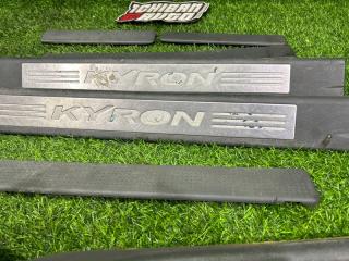 Накладка на порог SSANGYONG KYRON DJ D20DT 77301-09000 3 ракурс Накладка на порог SSANGYONG KYRON DJ D20DT 77301-09000 3 ракурс