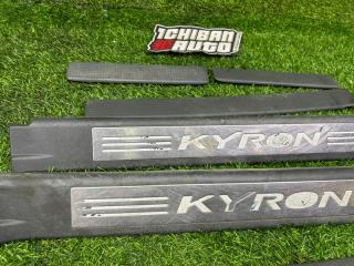 Накладка на порог SSANGYONG KYRON DJ D20DT 77301-09000 4 ракурс Накладка на порог SSANGYONG KYRON DJ D20DT 77301-09000 4 ракурс