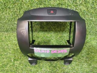 Консоль магнитофона MAZDA DEMIO DE3AS D65155211 2 ракурс