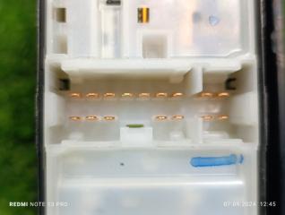 Блок упр. стеклоподьемниками передний правый EK WAGON B11W