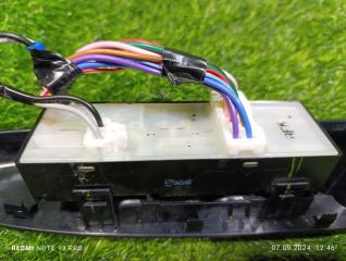 Блок упр. стеклоподьемниками передний правый EK WAGON B11W