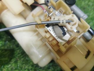 Топливный насос TOYOTA ALLEX ZZE124 1ZZ-FE 77020-12470 3 ракурс