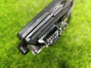 Замок двери правый передний MAZDA VERISA DC5R D461-58-310 2 ракурс