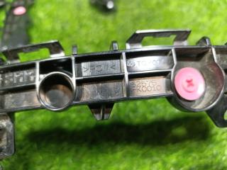 Крепление бампера заднее TOYOTA YARIS MXPA15 52576K0010 3 ракурс