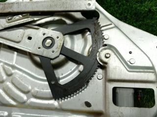 Стеклоподъемник левый передний HYUNDAI TUCSON JM D4EA 824052E000 2 ракурс