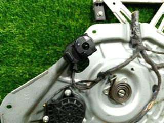 Стеклоподъемник левый передний HYUNDAI TUCSON JM D4EA 824052E000 3 ракурс