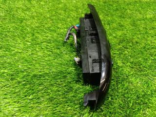 Блок упр. стеклоподьемниками левый передний KIA CARNIVAL VQ D4HB 935704D321XBW 5 ракурс Блок упр. стеклоподьемниками левый передний KIA CARNIVAL VQ D4HB 935704D321XBW 5 ракурс