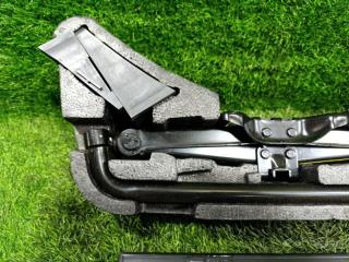 Ящик под инструменты JAGUAR XE X760 204DTD GX73-17B043-AE 3 ракурс