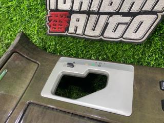 Консоль кпп TOYOTA CROWN MAJESTA UZS187 5562030120 3 ракурс
