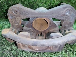 Суппорт правый передний HYUNDAI AVANTE XD G4EC 581302D000 5 ракурс