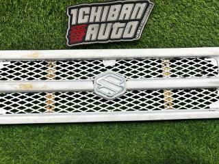 Решетка радиатора SUZUKI JIMNY JA11V 72111-57C10 3 ракурс