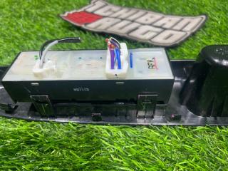 Блок упр. стеклоподьемниками передний правый EK B11W