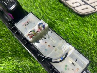 Блок упр. стеклоподьемниками передний правый EK B11W