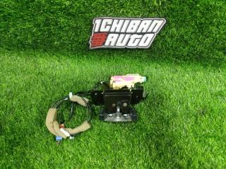 Замок багажника HONDA STEPWGN RF4 74801S7SN01 1 ракурс Замок багажника HONDA STEPWGN RF4 74801S7SN01 1 ракурс