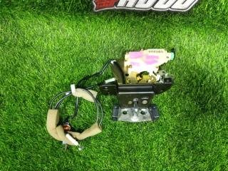 Замок багажника HONDA STEPWGN RF4 74801S7SN01 2 ракурс Замок багажника HONDA STEPWGN RF4 74801S7SN01 2 ракурс