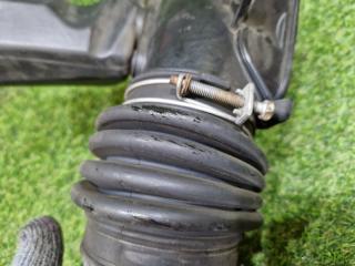 Патрубок воздушн.фильтра NISSAN SKYLINE V35 VQ25DD 16576AL500 5 ракурс