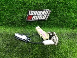 Замок двери задний правый TOYOTA VITZ