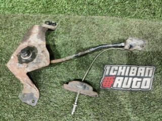 Крепеж запаски HYUNDAI GRAND STAREX TQ D4CB 628004H000 2 ракурс Крепеж запаски HYUNDAI GRAND STAREX TQ D4CB 628004H000 2 ракурс