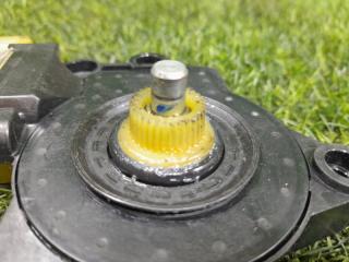 Мотор стеклоподъемника передний левый CARENS 2006 FG L4KA