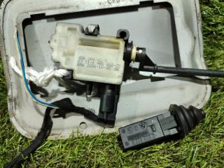 Лючок бензобака BMW X5 E70 M57D30 51177160634 4 ракурс Лючок бензобака BMW X5 E70 M57D30 51177160634 4 ракурс