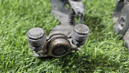 Ролик раздвижной двери левый задний HONDA STEPWGN RK5 72520SZWJ01 3 ракурс
