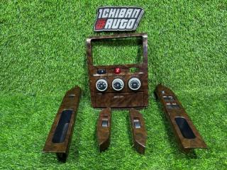 Запчасть консоль магнитофона MITSUBISHI DELICA D:5