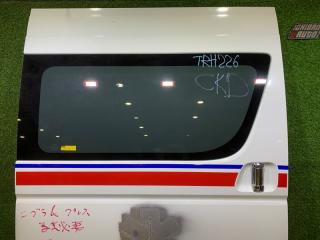 Дверь правая задняя TOYOTA HIACE TRH226 3 ракурс