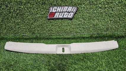 Запчасть накладка замка багажника задняя TOYOTA SIENTA