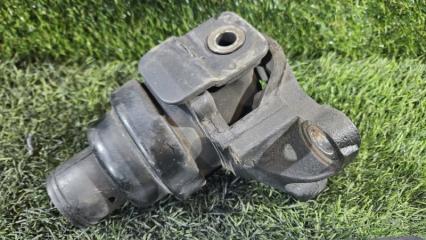 Подушка двигателя левая передняя HONDA ACCORD CD3 F18B 50820-SV4-J01 2 ракурс Подушка двигателя левая передняя HONDA ACCORD CD3 F18B 50820-SV4-J01 2 ракурс